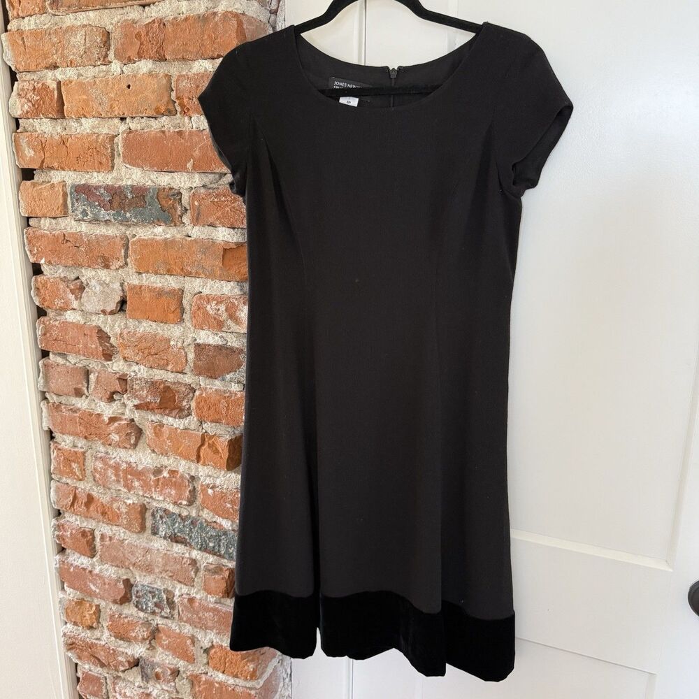 Jones New York Black Cocktail Dress Size 6P Shift Dress Velvet Hem 100% Wool